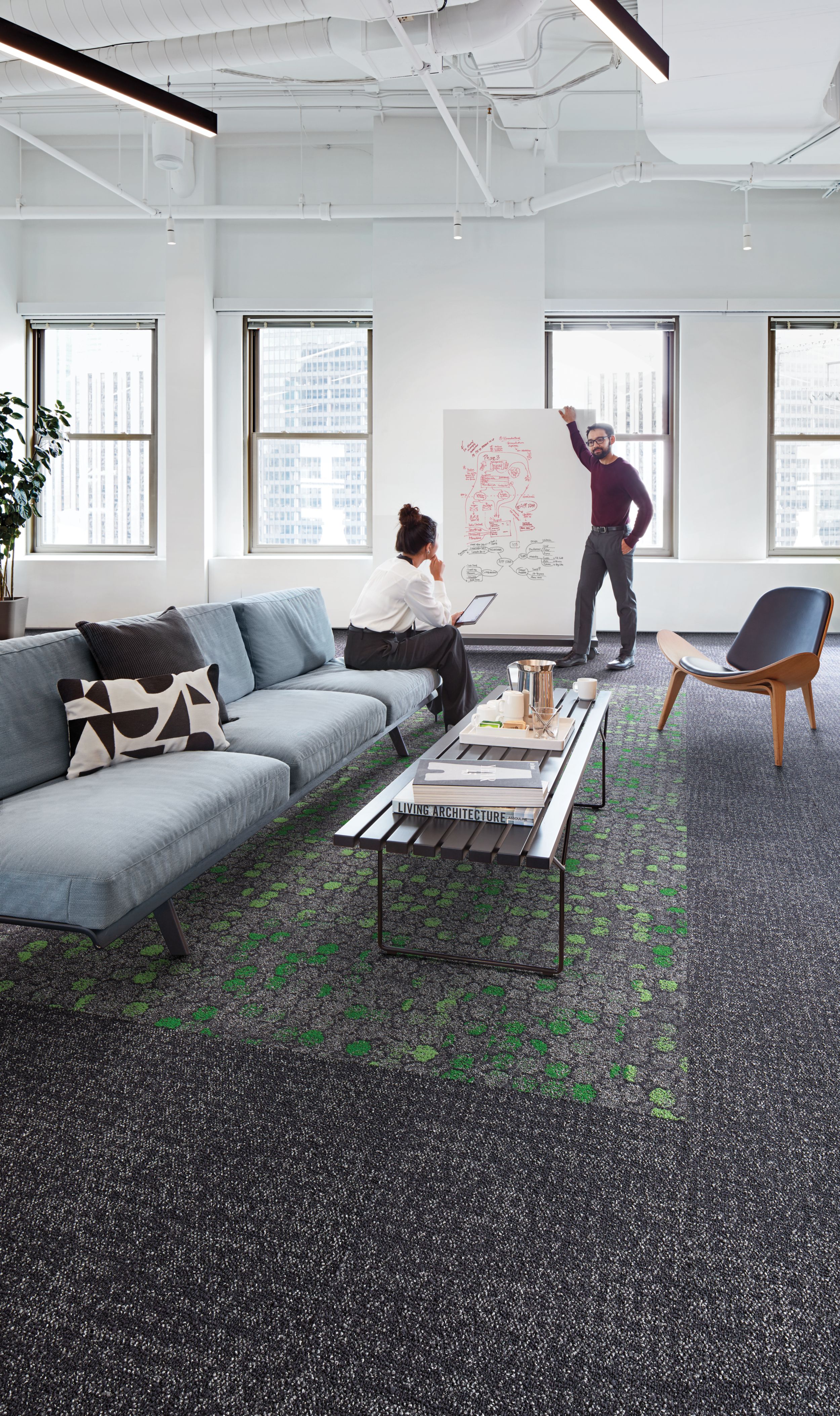 Interface Broome Street and Wheler Street in open office area with people imagen número 9